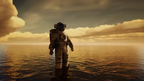 Raumfahrer-Im-Meer-Unter-Wolken-Bei-Sonnenuntergang